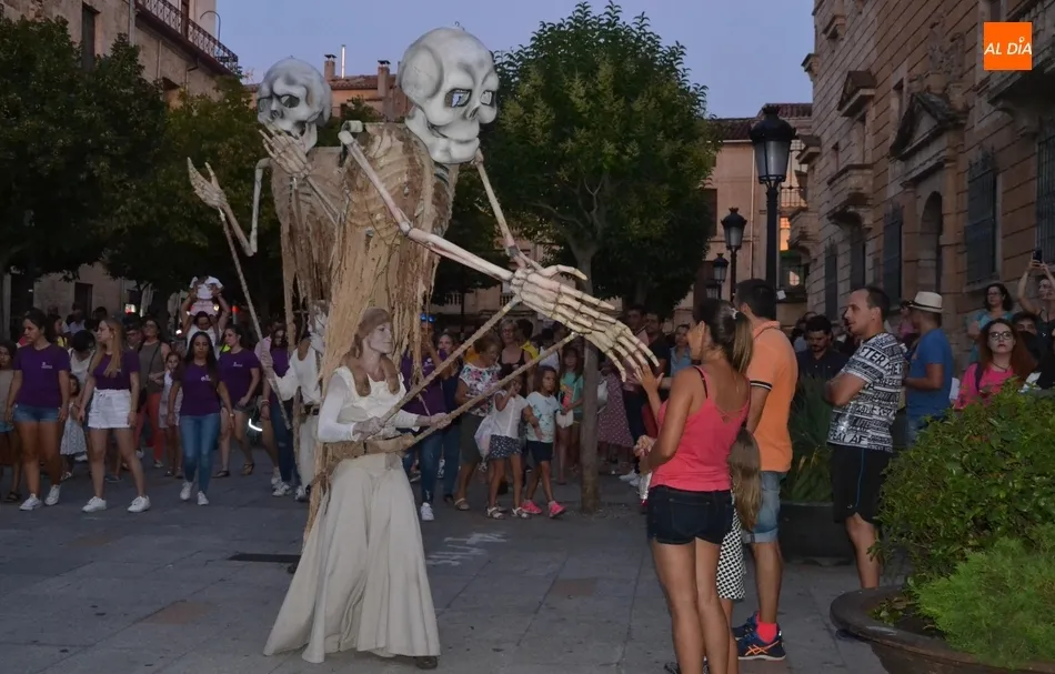 Entremundos, de Projetos de Intervençao Artística | Fotos @kisanghani