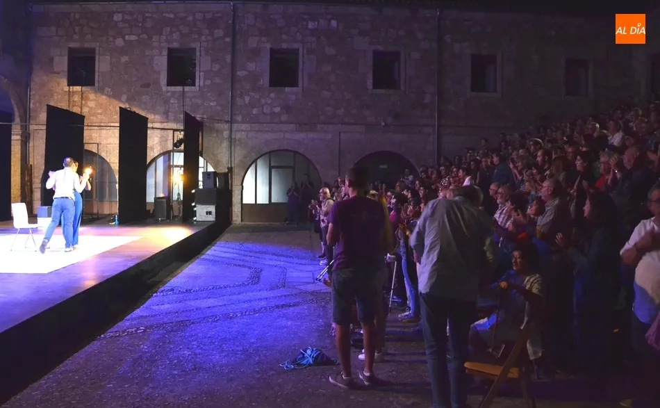 Foto 3 - Los Absurdos Teatro debutan en la Feria con un detallado tratado sobre &lsquo;la gente&rsquo;  