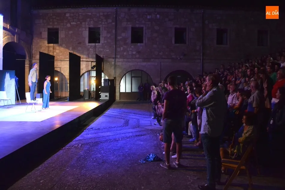 Foto 5 - Los Absurdos Teatro debutan en la Feria con un detallado tratado sobre &lsquo;la gente&rsquo;  