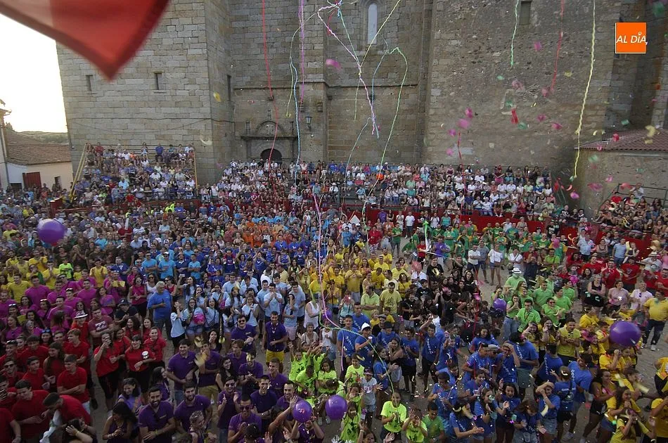 La Plaza se llenó de color durante el pregón | Fotos Adrián Martín