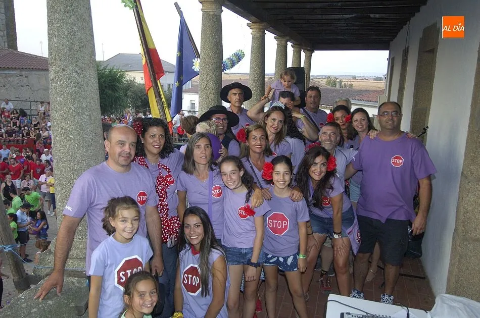 Foto 4 - Fuenteguinaldo le da la bienvenida a San Bartolom&eacute; como si fuera M&iacute;ster Marshall  