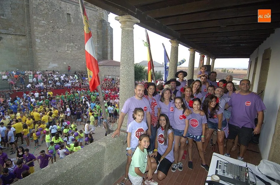 Foto 3 - Fuenteguinaldo le da la bienvenida a San Bartolom&eacute; como si fuera M&iacute;ster Marshall  