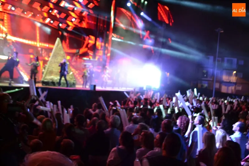 Foto 10 - M&aacute;s de 4.000 personas se entregan al fren&eacute;tico ritmo de la Orquesta Panorama en Pe&ntilde;aranda