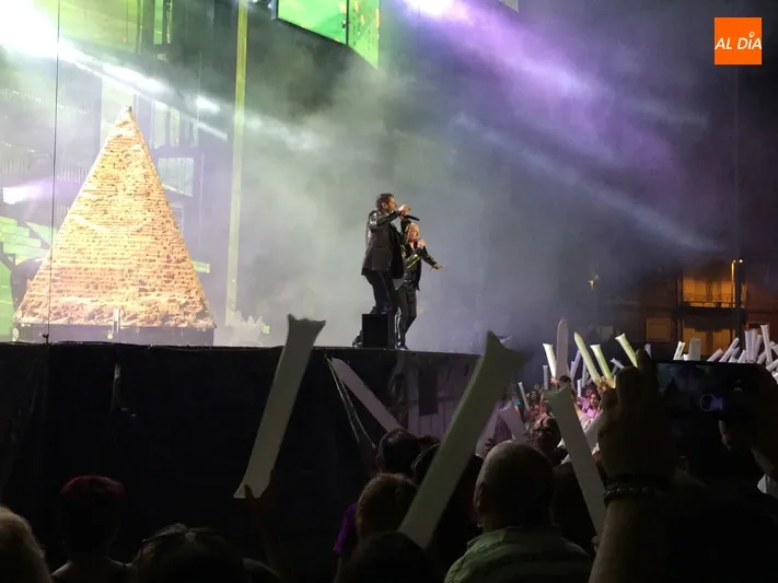 Foto 5 - M&aacute;s de 4.000 personas se entregan al fren&eacute;tico ritmo de la Orquesta Panorama en Pe&ntilde;aranda