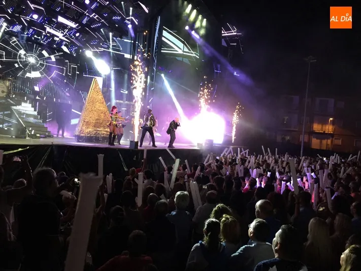 Foto 2 - M&aacute;s de 4.000 personas se entregan al fren&eacute;tico ritmo de la Orquesta Panorama en Pe&ntilde;aranda