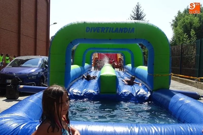 Foto 11 - Comienzan las fiestas con un parque acu&aacute;tico terrestre  