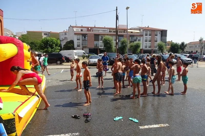 Foto 6 - Comienzan las fiestas con un parque acu&aacute;tico terrestre  