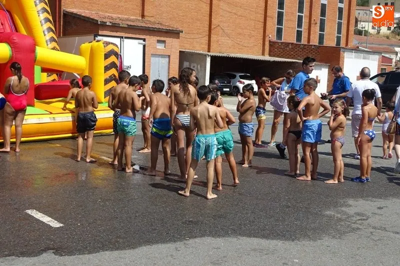 Foto 3 - Comienzan las fiestas con un parque acu&aacute;tico terrestre  