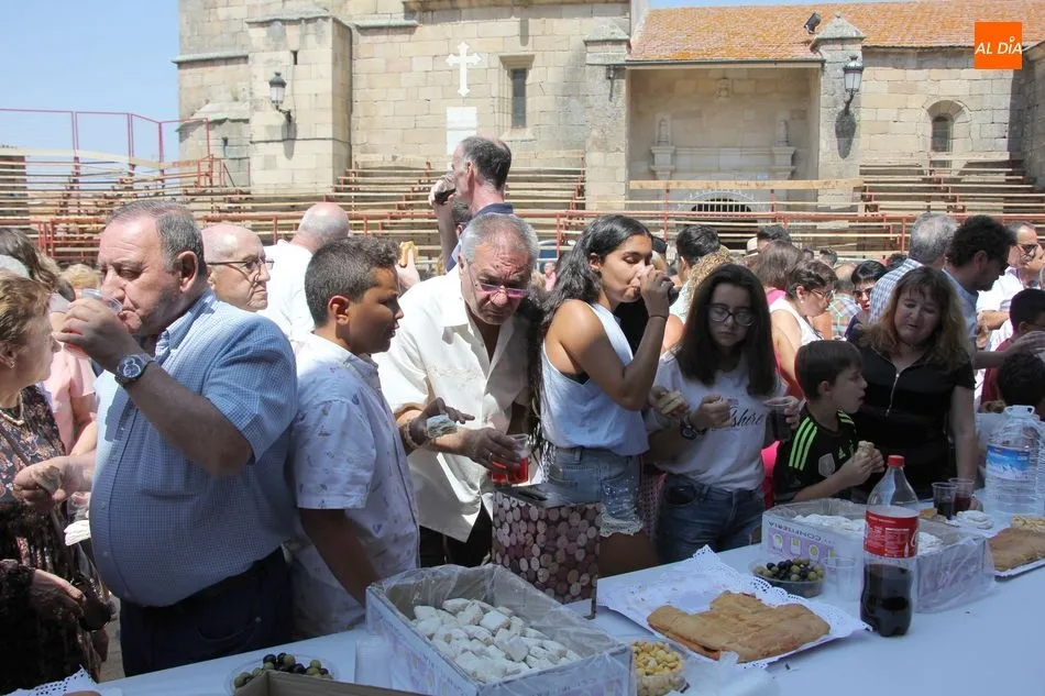 Foto 10 - La capital de La Ribera se rinde a San &lsquo;Bartolo&rsquo; en el d&iacute;a grande de las Fiestas del Toro  