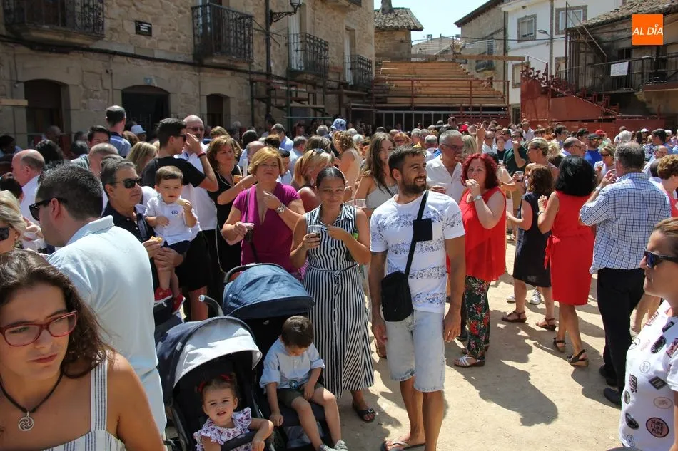 Foto 8 - La capital de La Ribera se rinde a San &lsquo;Bartolo&rsquo; en el d&iacute;a grande de las Fiestas del Toro  