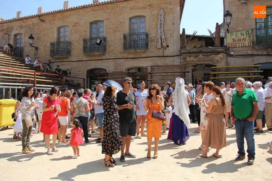 Foto 6 - La capital de La Ribera se rinde a San &lsquo;Bartolo&rsquo; en el d&iacute;a grande de las Fiestas del Toro  
