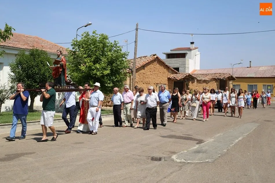 Foto 9 - San Bartolom&eacute; sale en procesi&oacute;n al ritmo de la gaita y el tamboril