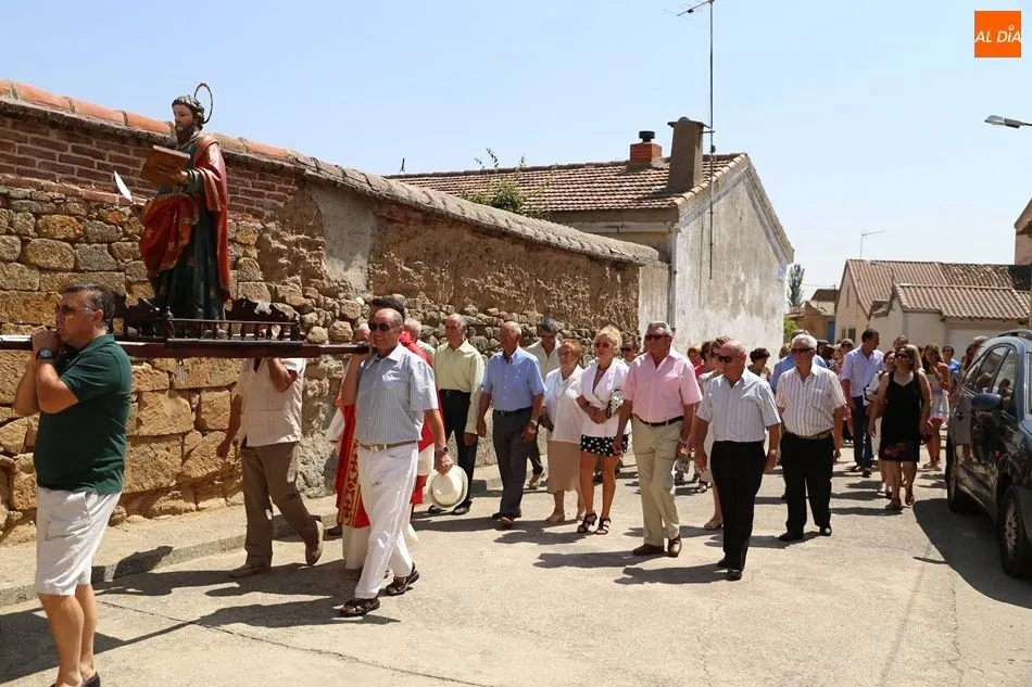 Foto 4 - San Bartolom&eacute; sale en procesi&oacute;n al ritmo de la gaita y el tamboril