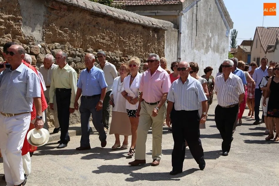 Foto 2 - San Bartolom&eacute; sale en procesi&oacute;n al ritmo de la gaita y el tamboril