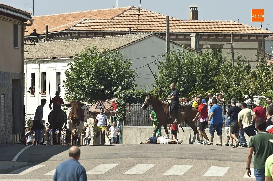 Foto 6 - Accidentado primer encierro a caballo de las fiestas de Fuenteguinaldo  