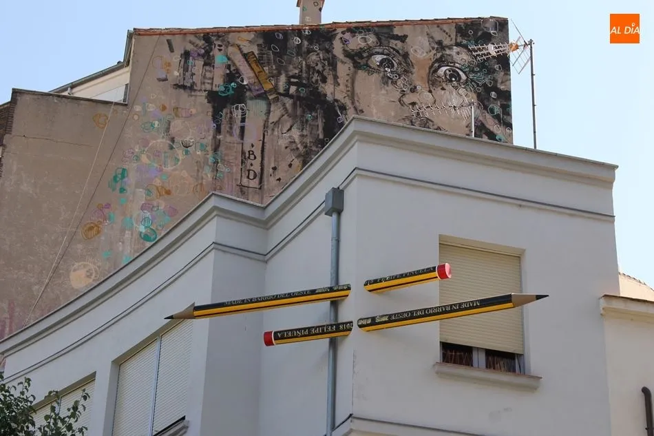 Los grandes lápices de Felipe Piñuela, en la Plaza del Oeste