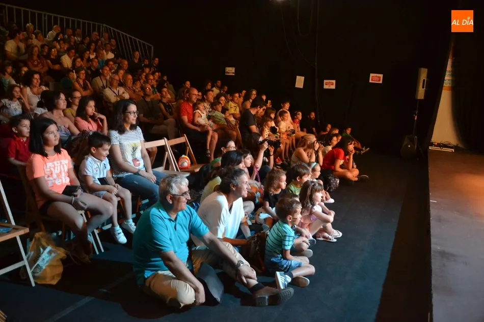 Foto 8 - Divertido estreno absoluto de las &lsquo;Agallas&rsquo; de Kamaru Teatro  