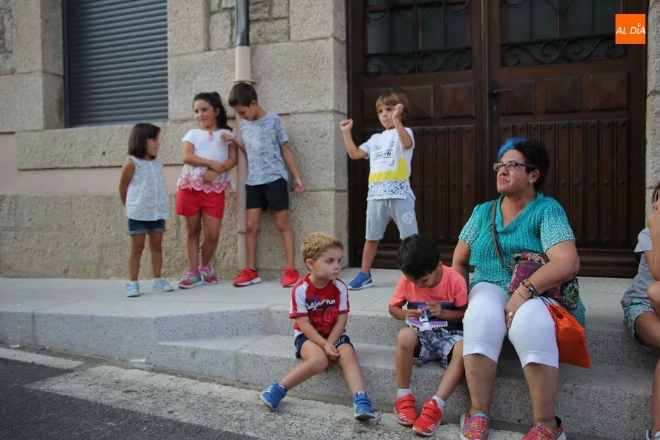 Foto 6 - Animada y concurrida Milla Urbana por las calles de la capital de la charrer&iacute;a  