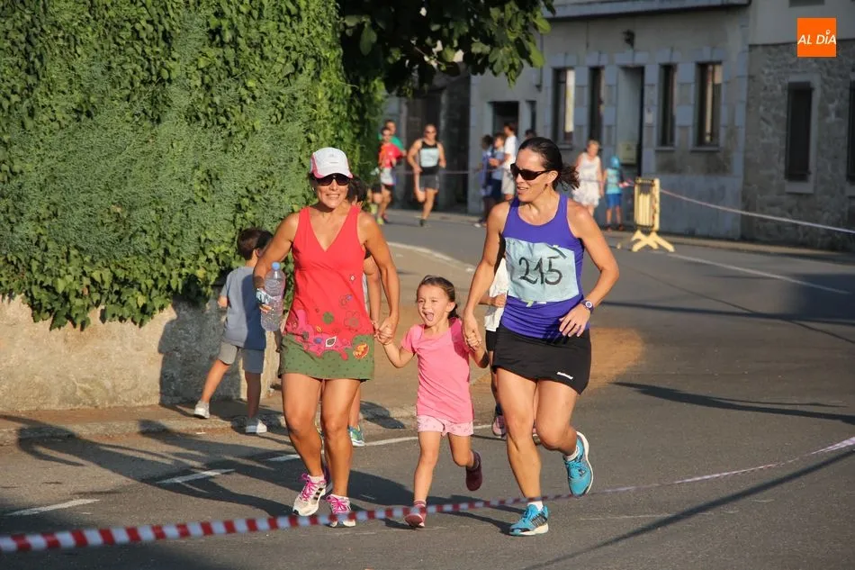 Foto 5 - Animada y concurrida Milla Urbana por las calles de la capital de la charrer&iacute;a  