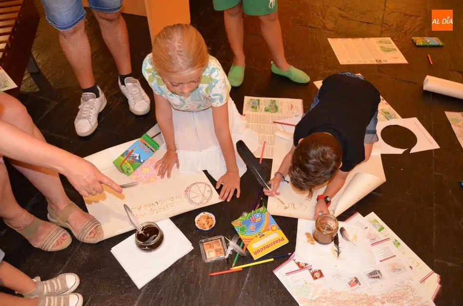 Foto 2 - Los ni&ntilde;os aprenden a conocer los documentos hist&oacute;ricos y el Fuero de B&eacute;jar  