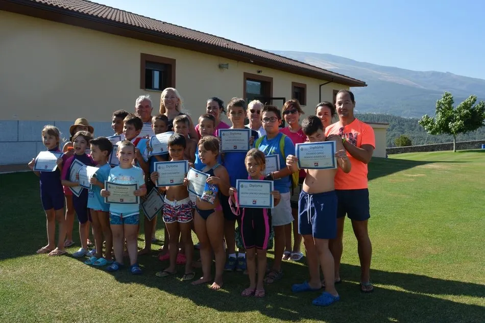 Foto 2 - M&aacute;s de medio centenar de ni&ntilde;os han participado este a&ntilde;o en los cursos de nataci&oacute;n  