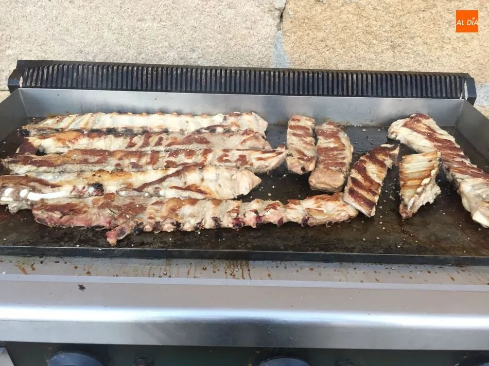 Foto 4 - Ahigal de Villarino inicia las fiestas con una suculenta parrillada  