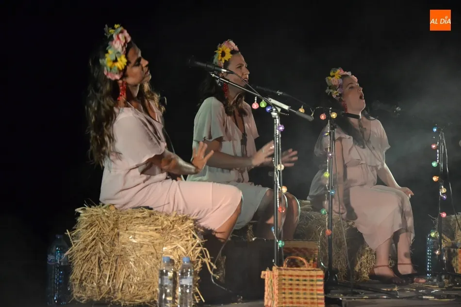 Foto 11 - Los Sitios abre sus puertas a la m&uacute;sica con las originales versiones de las gallegas De Vacas  