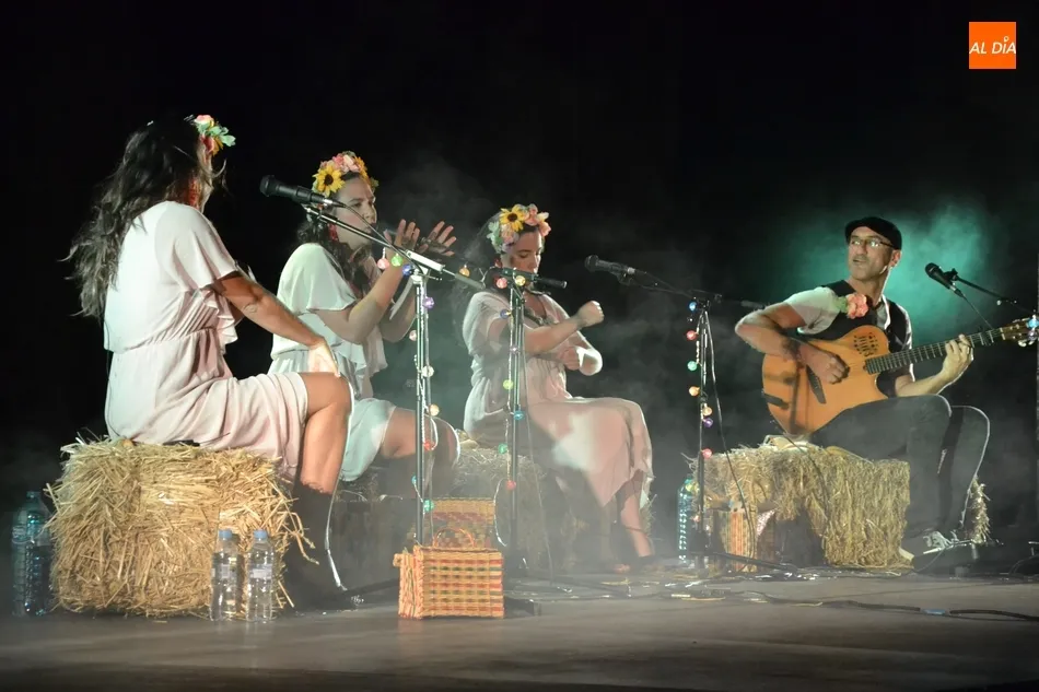 Foto 10 - Los Sitios abre sus puertas a la m&uacute;sica con las originales versiones de las gallegas De Vacas  