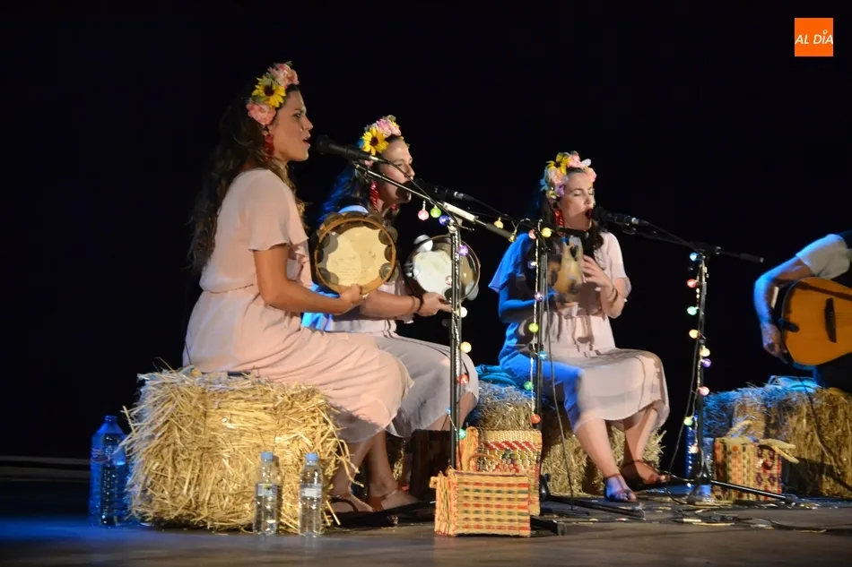 Foto 6 - Los Sitios abre sus puertas a la m&uacute;sica con las originales versiones de las gallegas De Vacas  