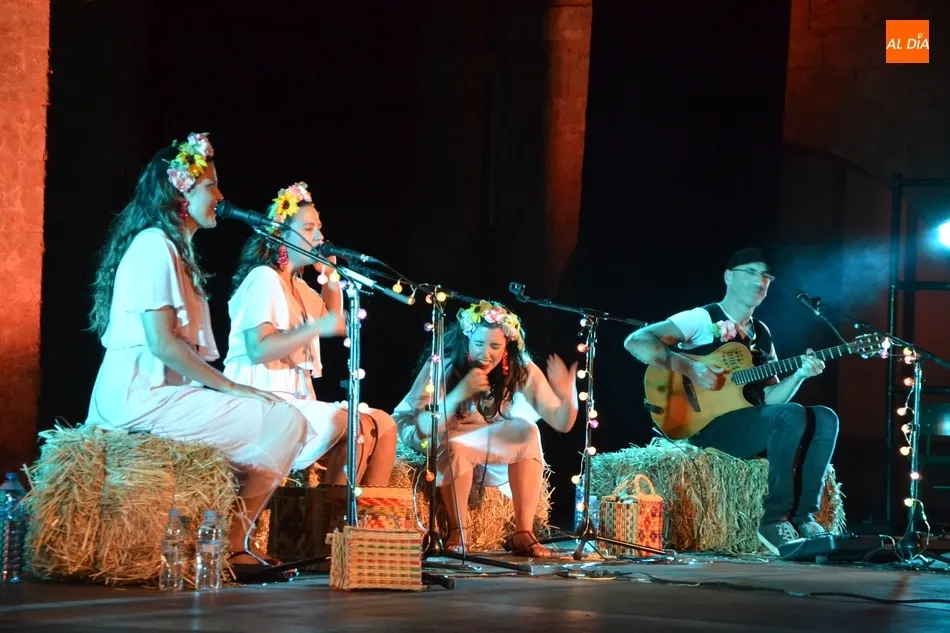 Foto 9 - Los Sitios abre sus puertas a la m&uacute;sica con las originales versiones de las gallegas De Vacas  