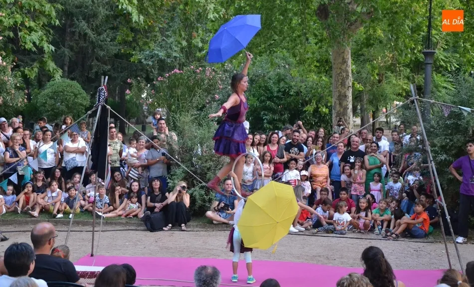 La argentina Celeste Zalloechevarría pone con sus acrobacias el punto y aparte al Parque de La...