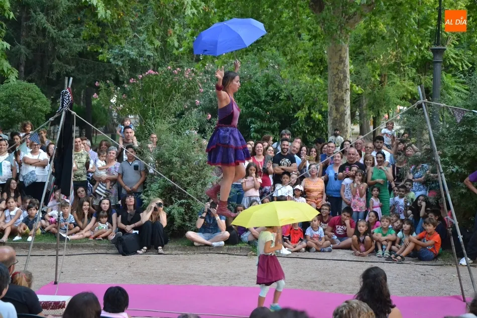 Foto 11 - La argentina Celeste Zalloechevarr&iacute;a pone con sus acrobacias el punto y aparte al Parque de La...