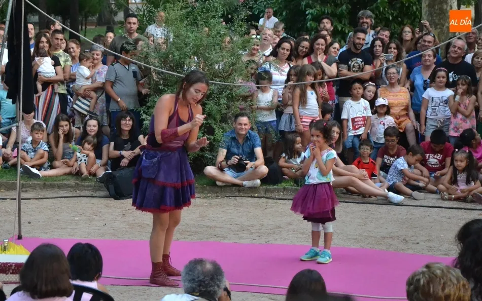 Foto 7 - La argentina Celeste Zalloechevarr&iacute;a pone con sus acrobacias el punto y aparte al Parque de La...