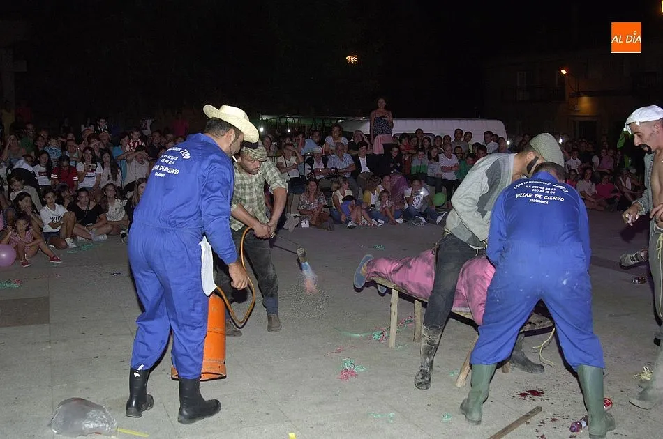 Foto 8 - Variado concurso de disfraces en Villar de Ciervo, que incluy&oacute; hasta una &lsquo;matanza&rsquo; en vivo y...