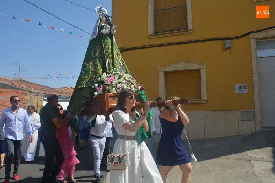 Foto 7 - Gomecello se viste de gala para honrar a la Virgen de la Esperanza  