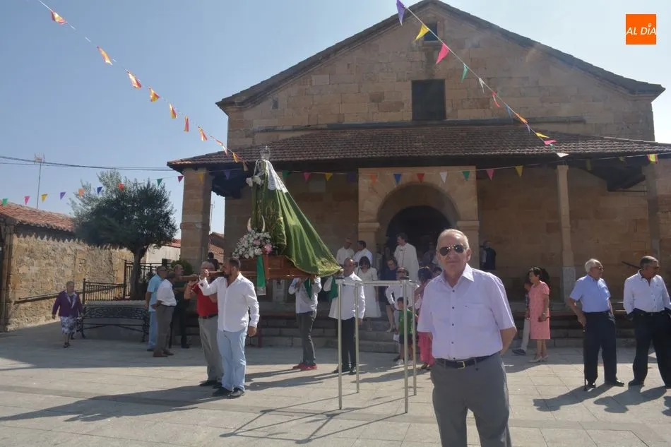 Foto 4 - Gomecello se viste de gala para honrar a la Virgen de la Esperanza  