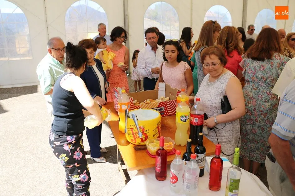 Foto 2 - Los vecinos de Ahigal de Villarino honran a Santa &Aacute;gueda  