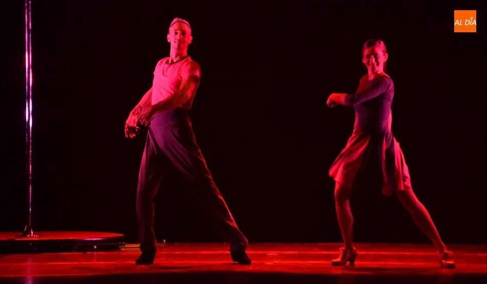 Foto 11 - El Ballet Contempor&aacute;neo de Burgos repasa estilos de baile con la participaci&oacute;n del p&uacute;blico  