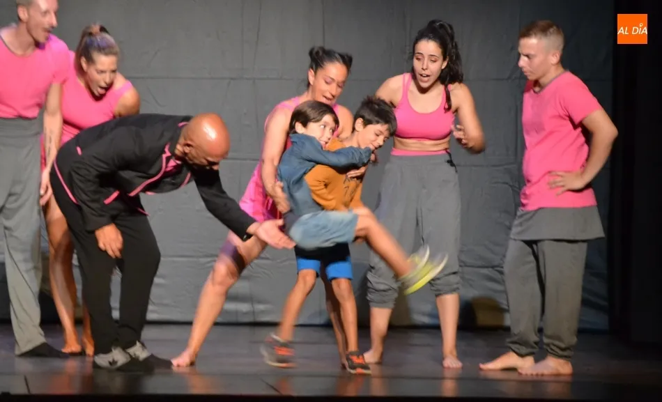 Foto 4 - El Ballet Contempor&aacute;neo de Burgos repasa estilos de baile con la participaci&oacute;n del p&uacute;blico  