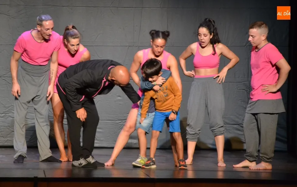 Foto 5 - El Ballet Contempor&aacute;neo de Burgos repasa estilos de baile con la participaci&oacute;n del p&uacute;blico  