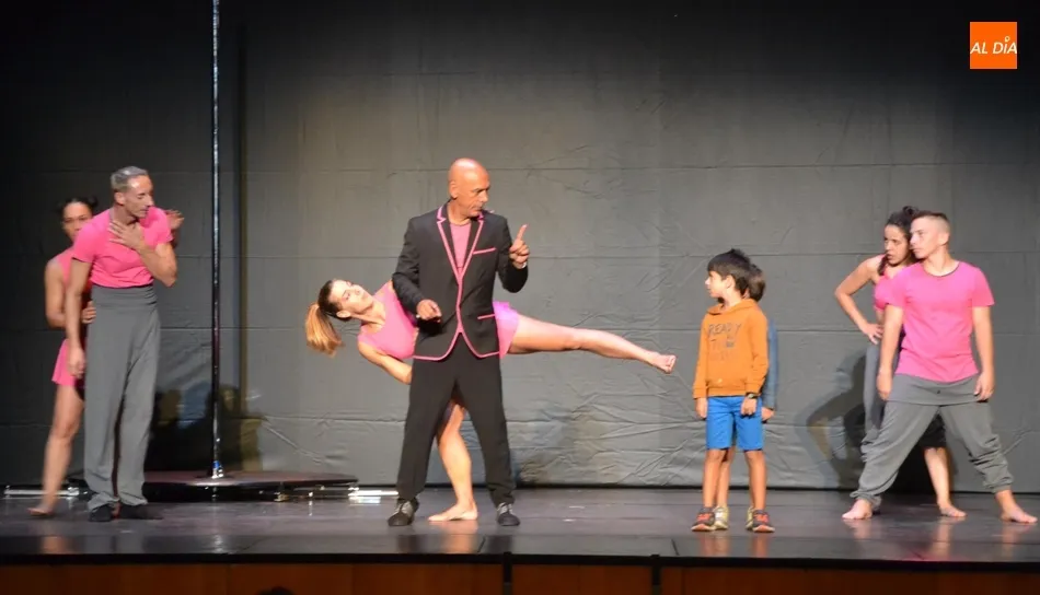 Foto 8 - El Ballet Contempor&aacute;neo de Burgos repasa estilos de baile con la participaci&oacute;n del p&uacute;blico  