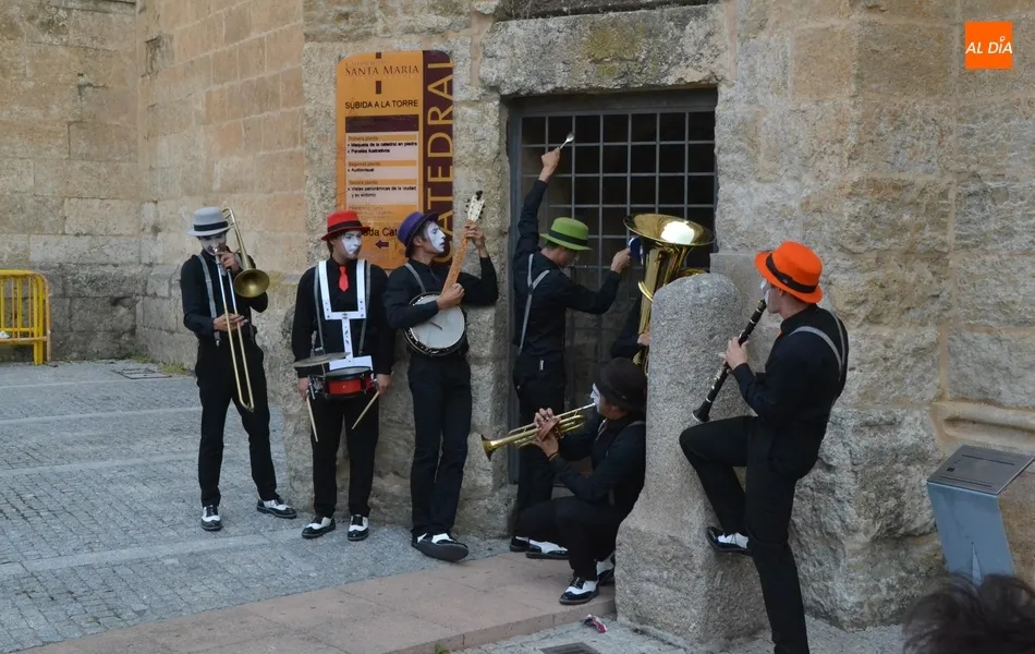 Foto 7 - Unos mimos musicales de Portugal le dan a las calles aroma a Nueva Orleans con toques circenses  