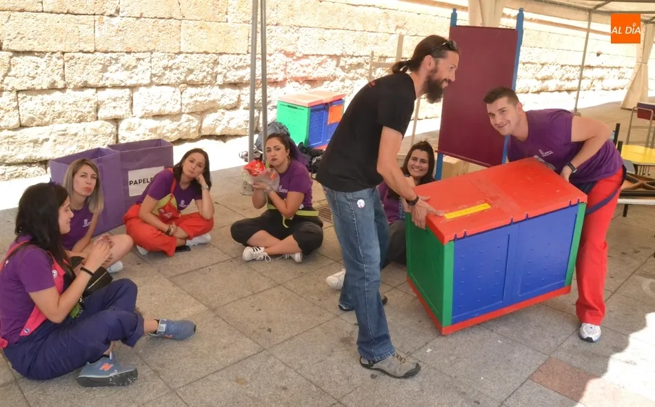 Procesión de despedida para dar por concluido el Divierteatro  