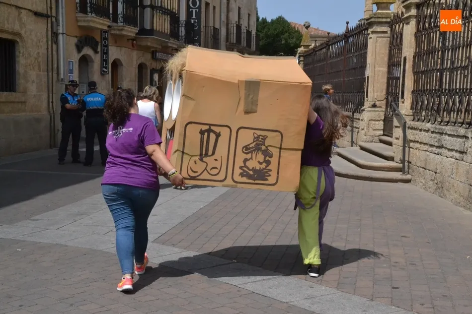 Foto 6 - Procesi&oacute;n de despedida para dar por concluido el Divierteatro  