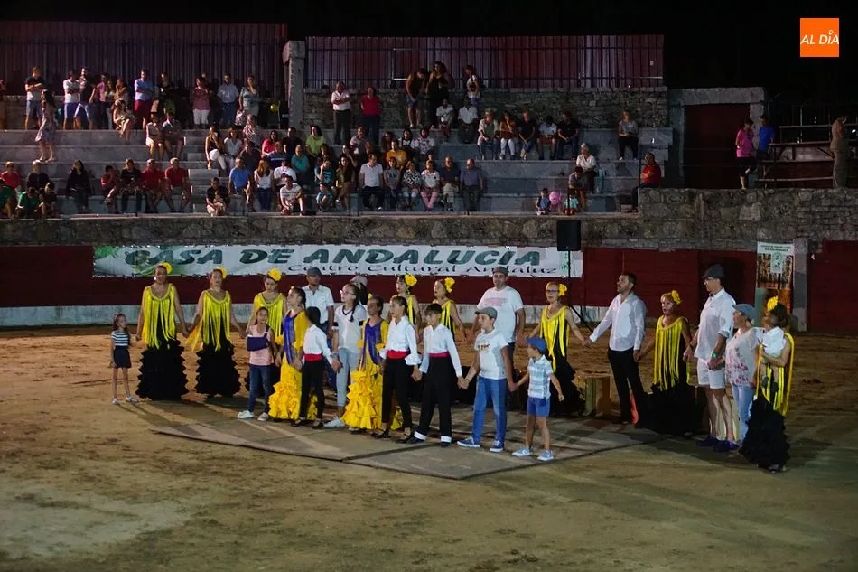 La Casa de Andalucía organizó el espectáculo de exhibición ecuestre y sevillanas