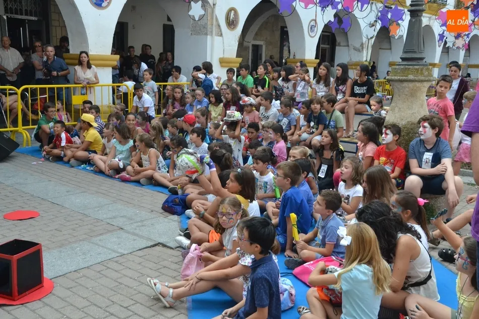 Foto 9 - Alicia Maravillas anima con su magia la &uacute;ltima ma&ntilde;ana de fiesta en la Plazuela del Buen Alcalde  