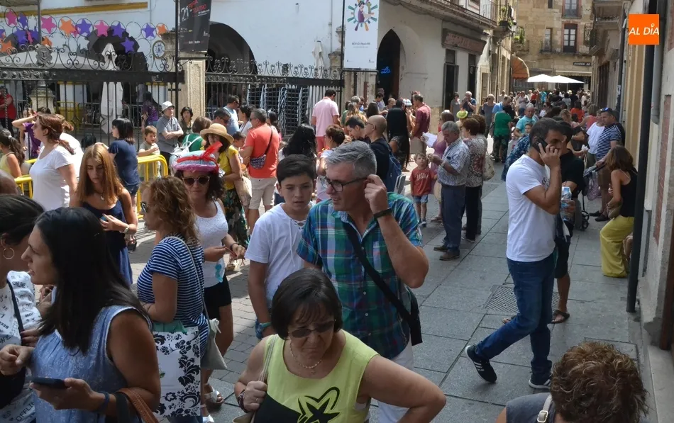 Foto 3 - Alicia Maravillas anima con su magia la &uacute;ltima ma&ntilde;ana de fiesta en la Plazuela del Buen Alcalde  