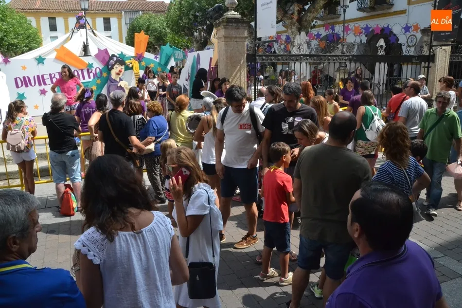 Foto 4 - Alicia Maravillas anima con su magia la &uacute;ltima ma&ntilde;ana de fiesta en la Plazuela del Buen Alcalde  