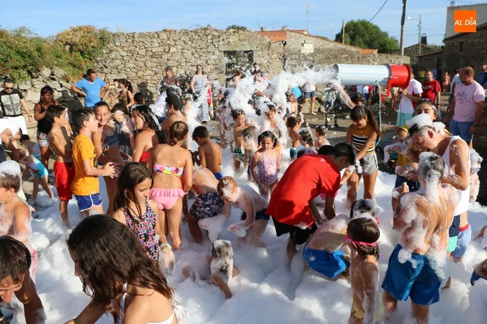 Foto 11 - La fiesta de la espuma y el tobog&aacute;n gigante triunfan entre los m&aacute;s peque&ntilde;os  