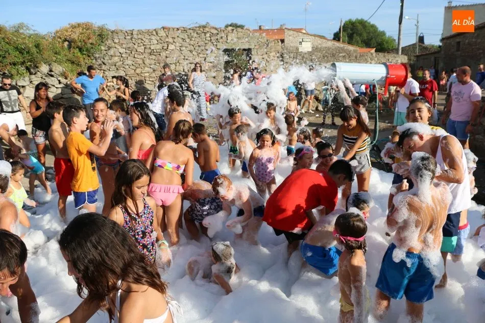 Foto 10 - La fiesta de la espuma y el tobog&aacute;n gigante triunfan entre los m&aacute;s peque&ntilde;os  
